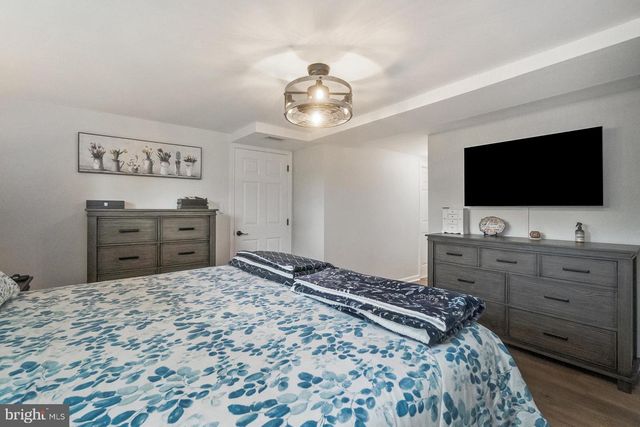 816 SPRING CITY RD, Phoenixville, PA 19460