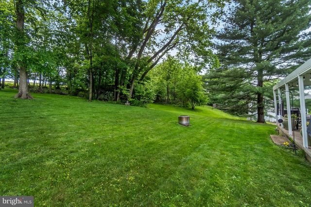 816 SPRING CITY RD, Phoenixville, PA 19460
