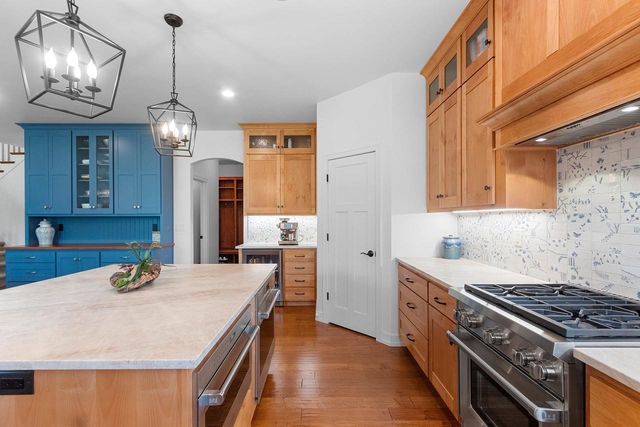 3351 COTTAGE HILL DRIVE, Green Bay, WI 54311