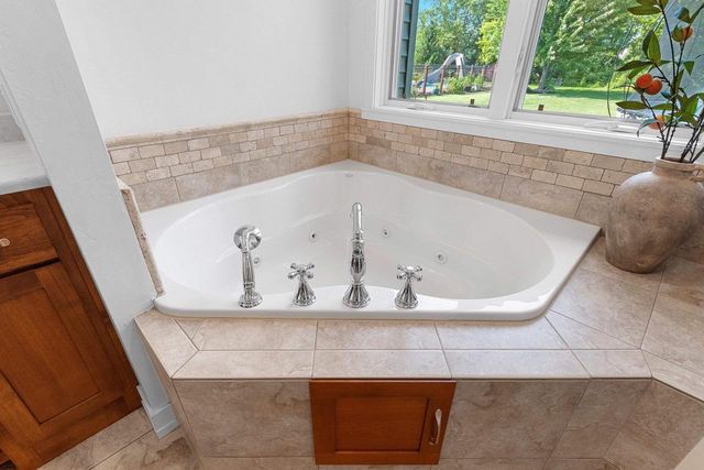 3351 COTTAGE HILL DRIVE, Green Bay, WI 54311