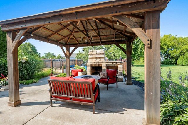 3351 COTTAGE HILL DRIVE, Green Bay, WI 54311