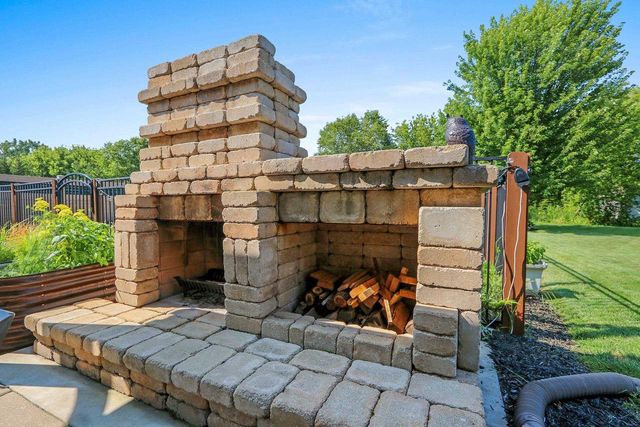 3351 COTTAGE HILL DRIVE, Green Bay, WI 54311