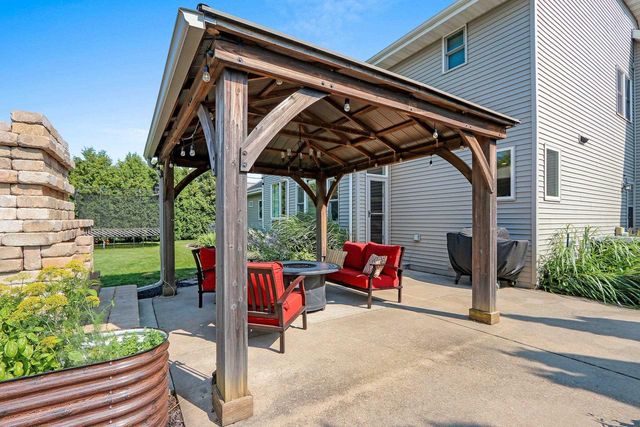 3351 COTTAGE HILL DRIVE, Green Bay, WI 54311