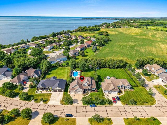 3351 COTTAGE HILL DRIVE, Green Bay, WI 54311