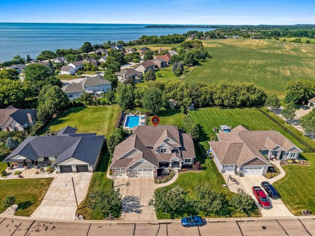 3351 COTTAGE HILL DRIVE, Green Bay, WI 54311