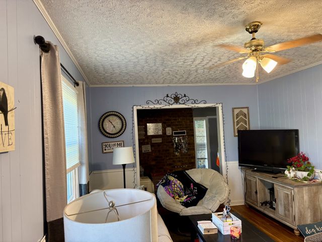 204 S Hillcrest Dr, Shelbyville, TN 37160