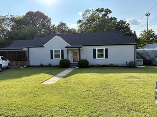 204 S Hillcrest Dr, Shelbyville, TN 37160
