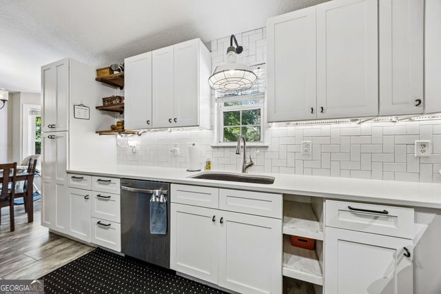 116 Honeysuckle Road, Kingsland, GA 31548