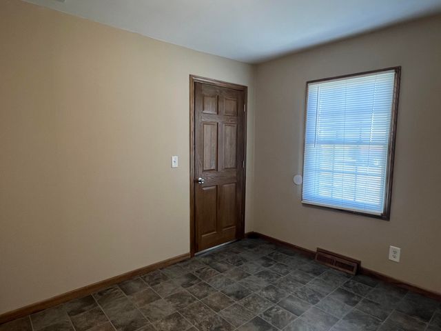 652 S State Street, Hobart, IN 46342