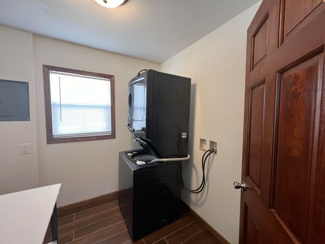 652 S State Street, Hobart, IN 46342