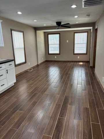 652 S State Street, Hobart, IN 46342