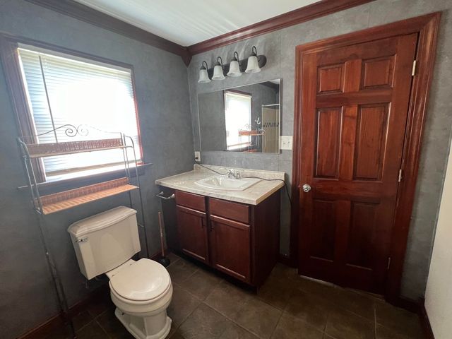 652 S State Street, Hobart, IN 46342