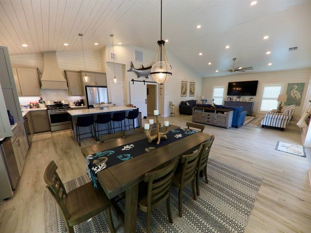 4008 Carly Ln, Grand Isle, LA 70358