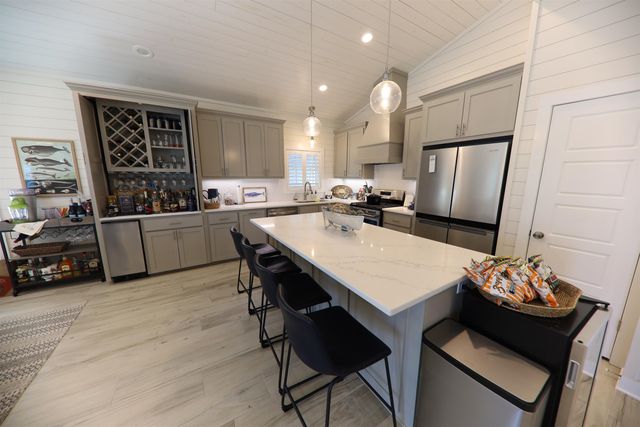 4008 Carly Ln, Grand Isle, LA 70358