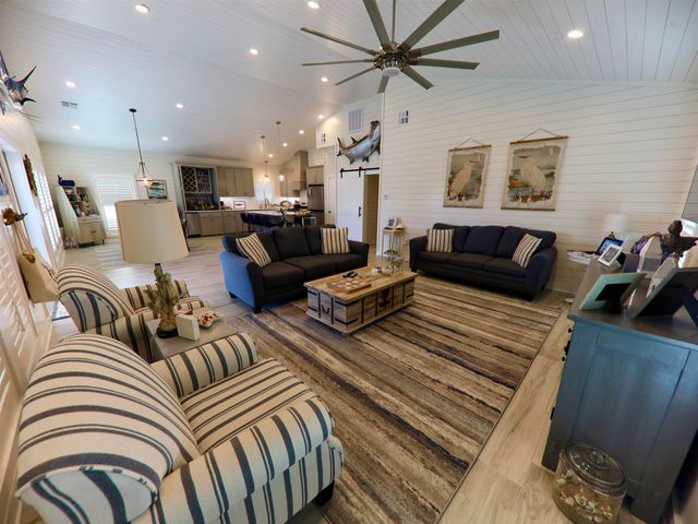 4008 Carly Ln, Grand Isle, LA 70358