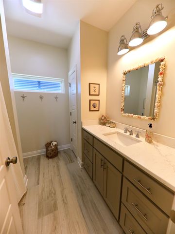 4008 Carly Ln, Grand Isle, LA 70358