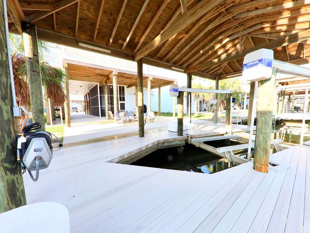 4008 Carly Ln, Grand Isle, LA 70358