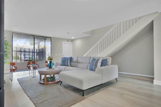 1505 NW 113th Ave, Pembroke Pines, FL 33026