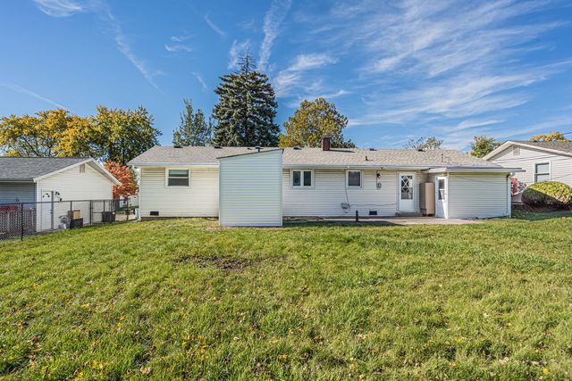 403 Arrowhead Trail, Carol Stream, IL 60188