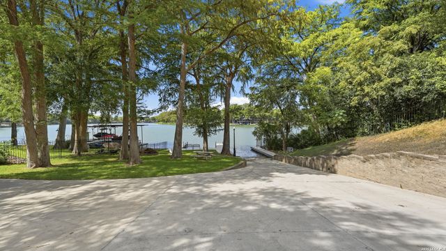 1775 Sunflower Blf, New Braunfels, TX 78130