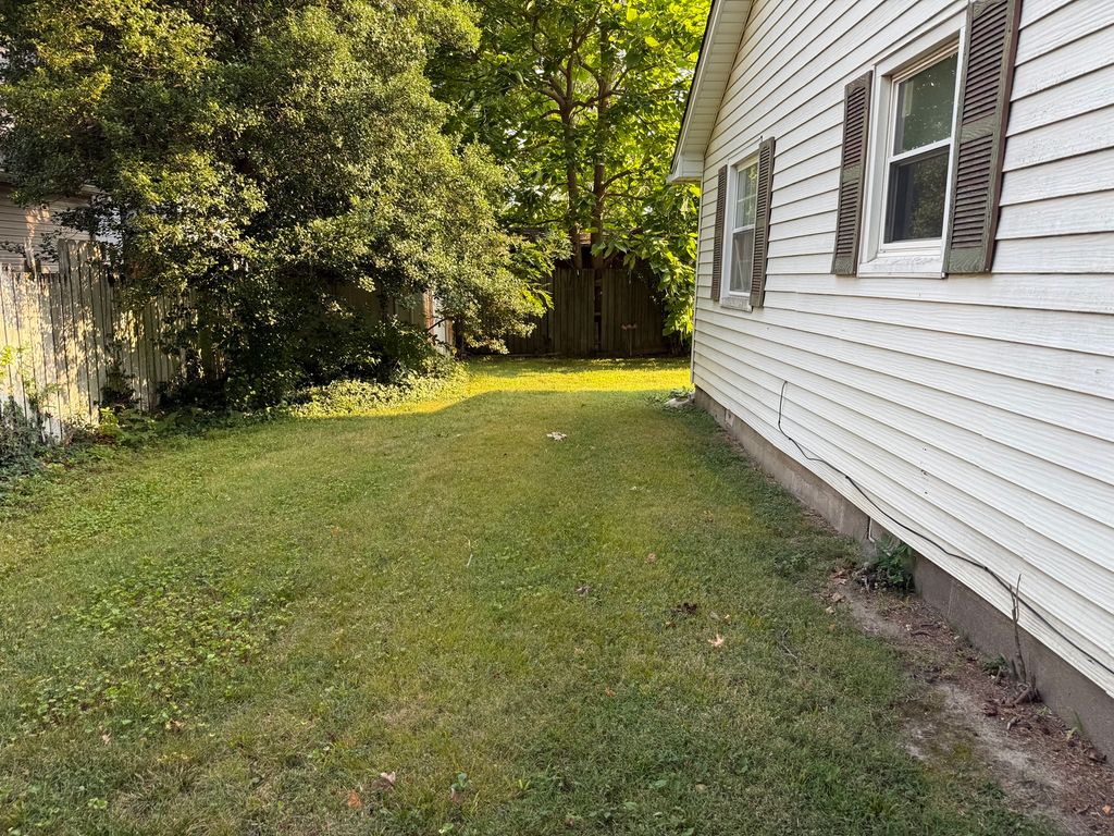 Image 11 of property listing at 810 E 7th Street, Centralia, IL 62801