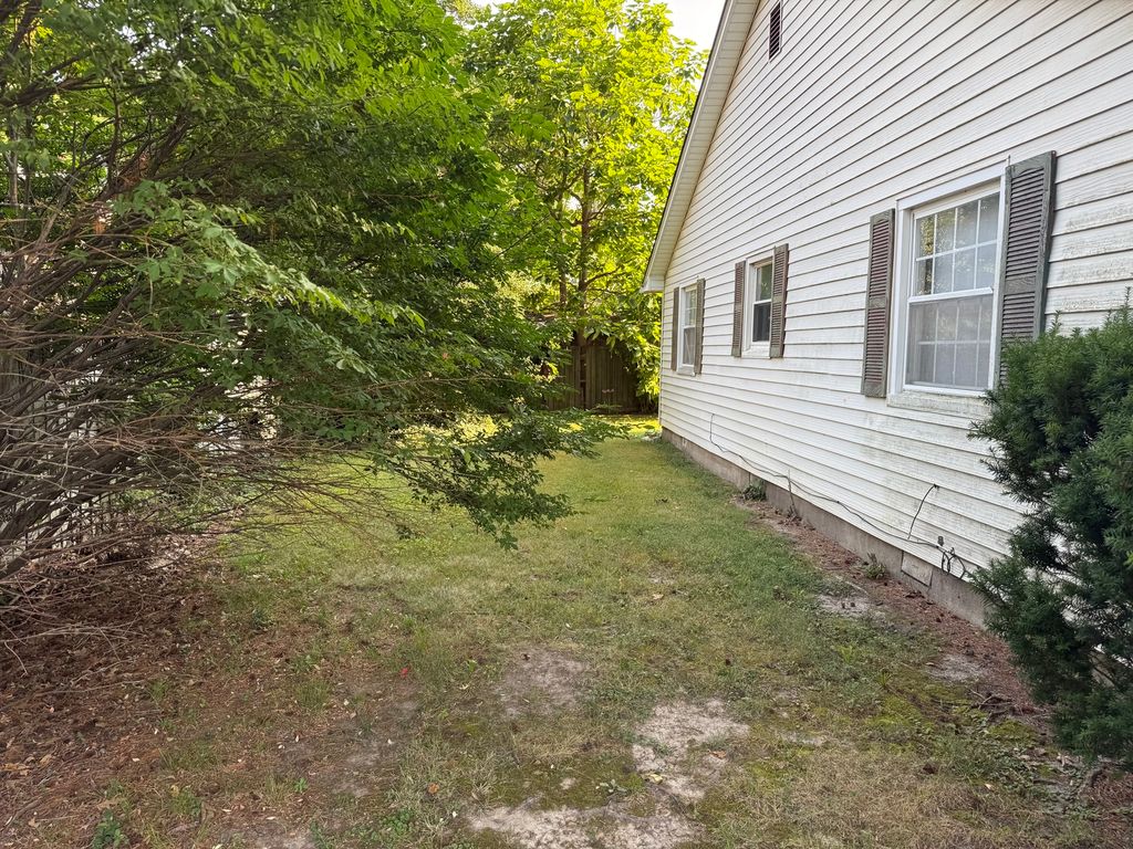 Image 12 of property listing at 810 E 7th Street, Centralia, IL 62801