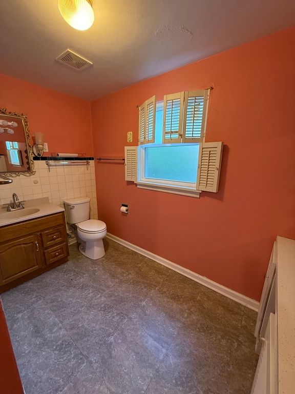Image 24 of property listing at 810 E 7th Street, Centralia, IL 62801