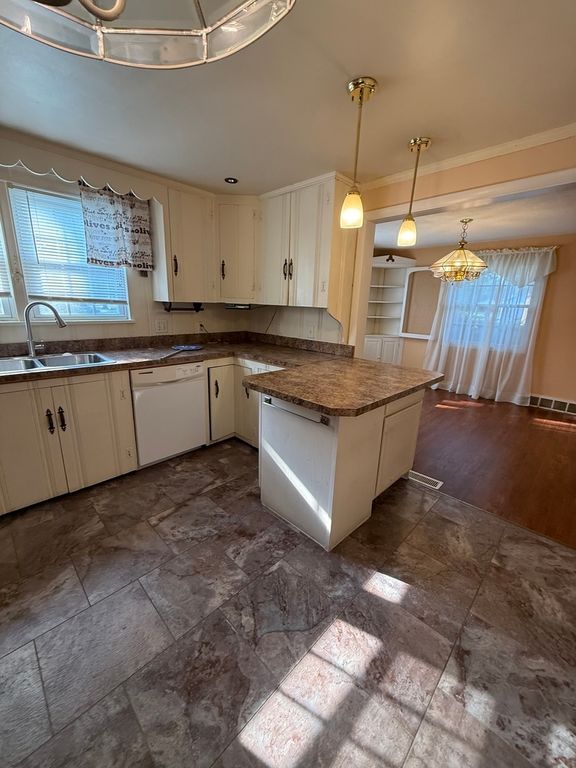 Image 41 of property listing at 810 E 7th Street, Centralia, IL 62801