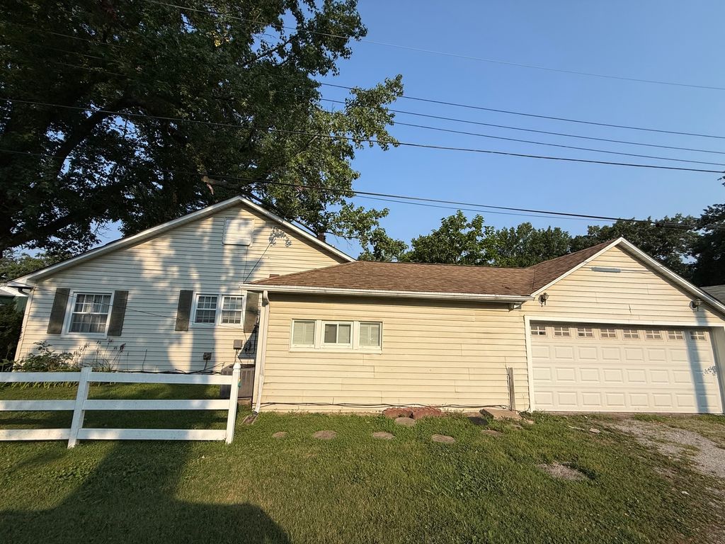 Image 6 of property listing at 810 E 7th Street, Centralia, IL 62801
