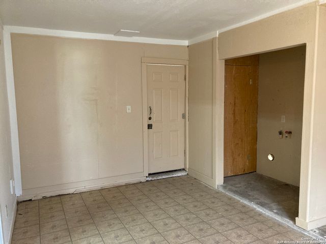 6358 W COMMERCE ST, San Antonio, TX 78237