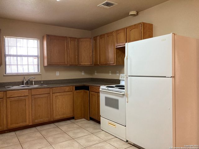 6358 W COMMERCE ST, San Antonio, TX 78237