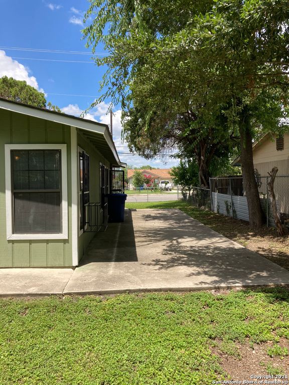 6358 W COMMERCE ST, San Antonio, TX 78237