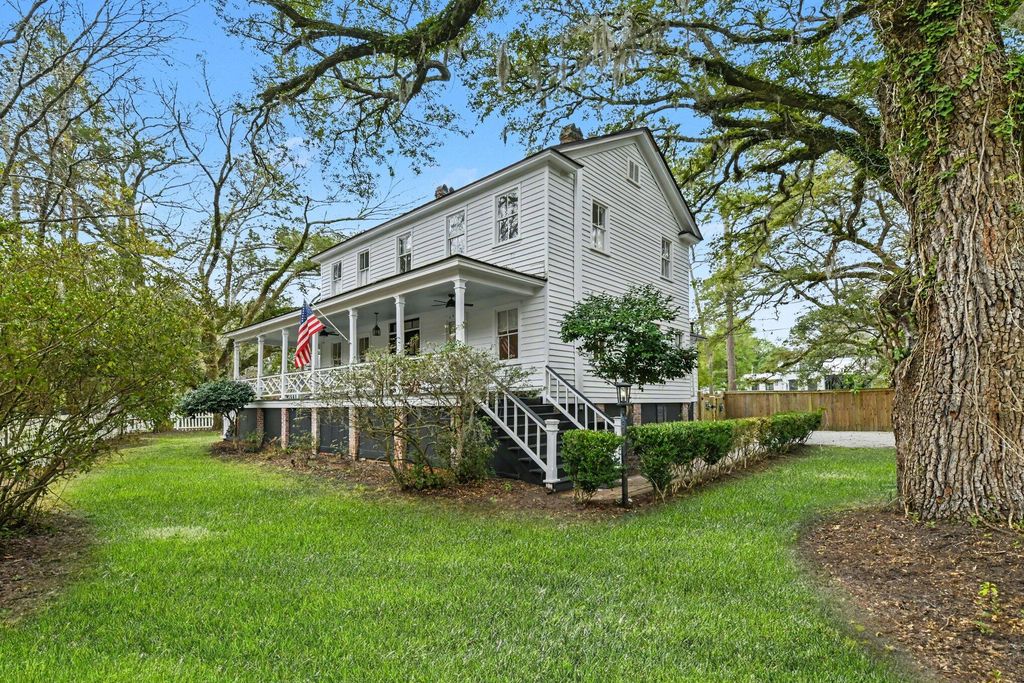 216 W Carolina Avenue, Summerville, SC 29483