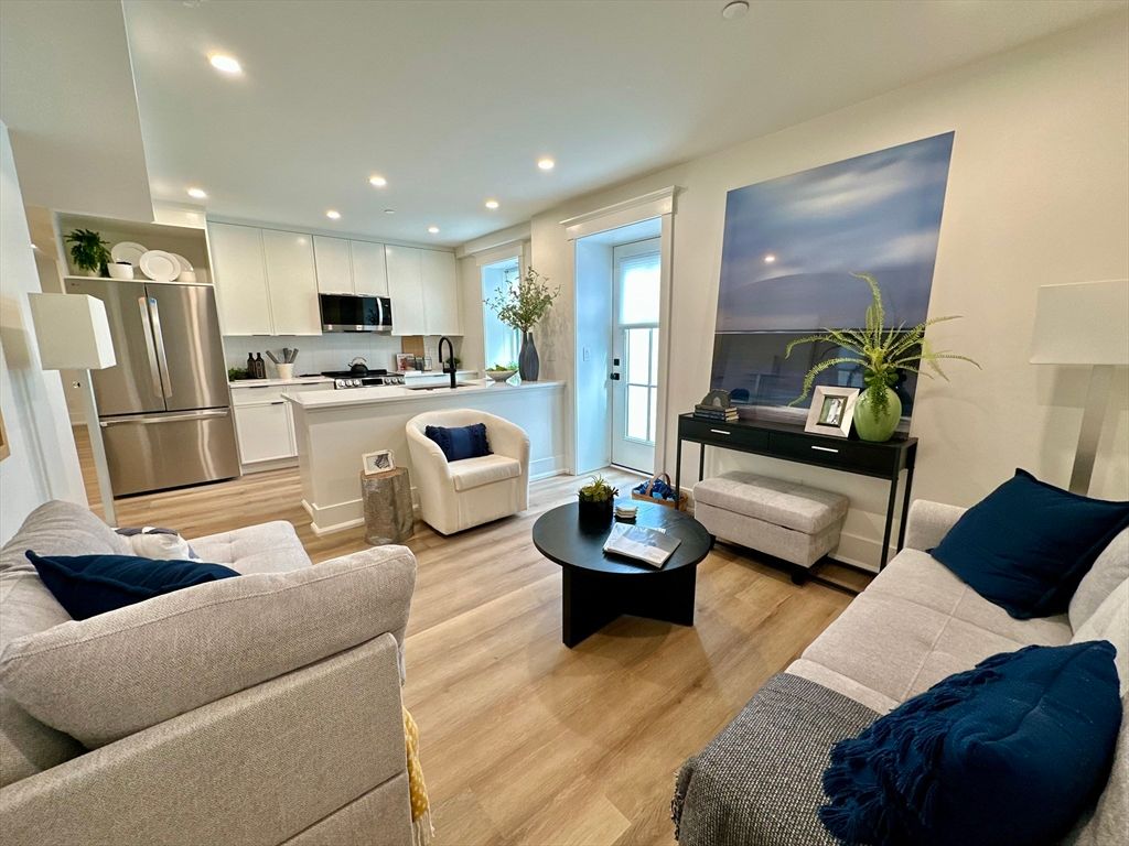 4459 Washington St 2, Boston, MA 02131