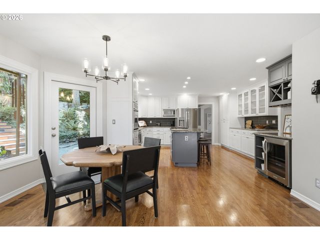 808 Sw REGENCY Ter, Portland, OR 97225