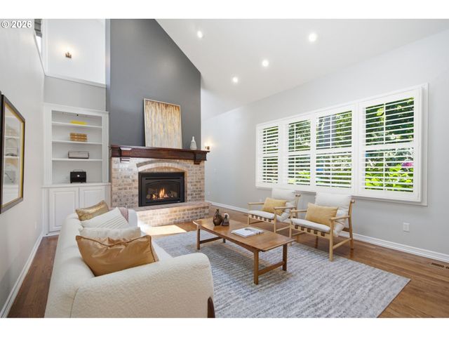 808 Sw REGENCY Ter, Portland, OR 97225
