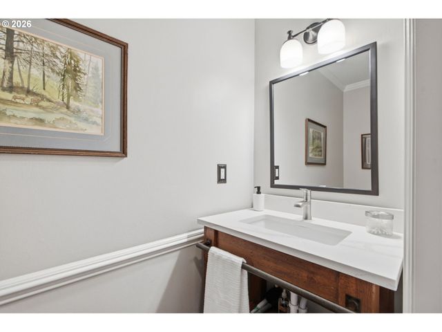 808 Sw REGENCY Ter, Portland, OR 97225
