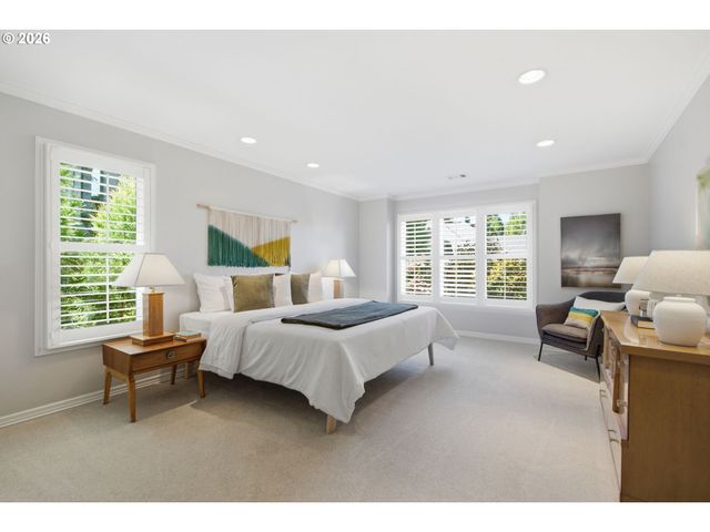 808 Sw REGENCY Ter, Portland, OR 97225