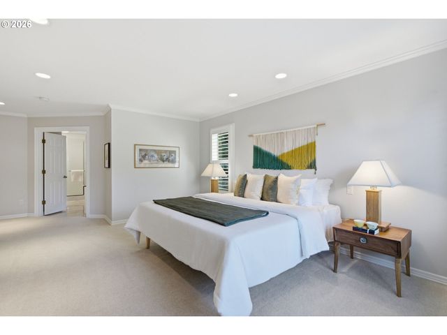 808 Sw REGENCY Ter, Portland, OR 97225