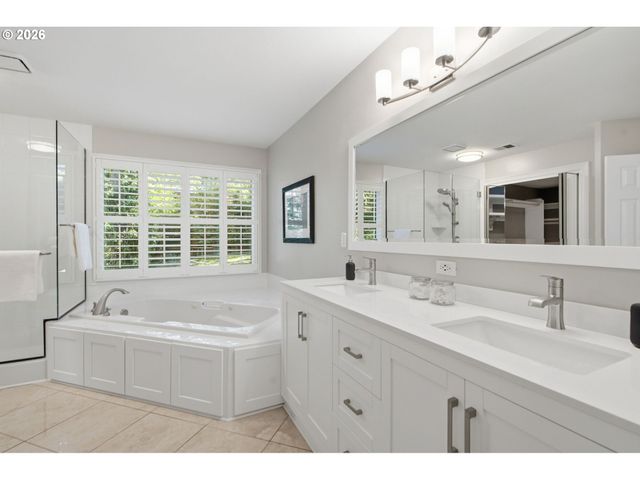 808 Sw REGENCY Ter, Portland, OR 97225