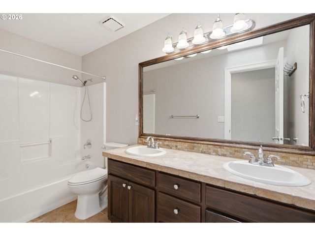 808 Sw REGENCY Ter, Portland, OR 97225