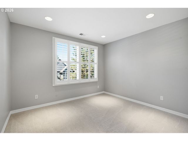 808 Sw REGENCY Ter, Portland, OR 97225