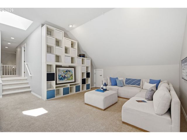 808 Sw REGENCY Ter, Portland, OR 97225