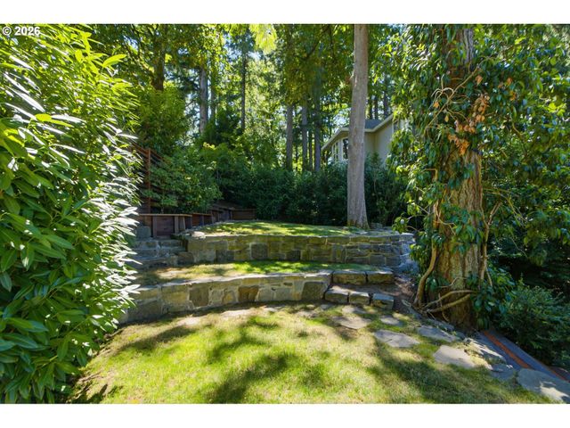 808 Sw REGENCY Ter, Portland, OR 97225