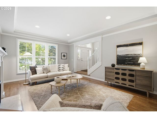 808 Sw REGENCY Ter, Portland, OR 97225
