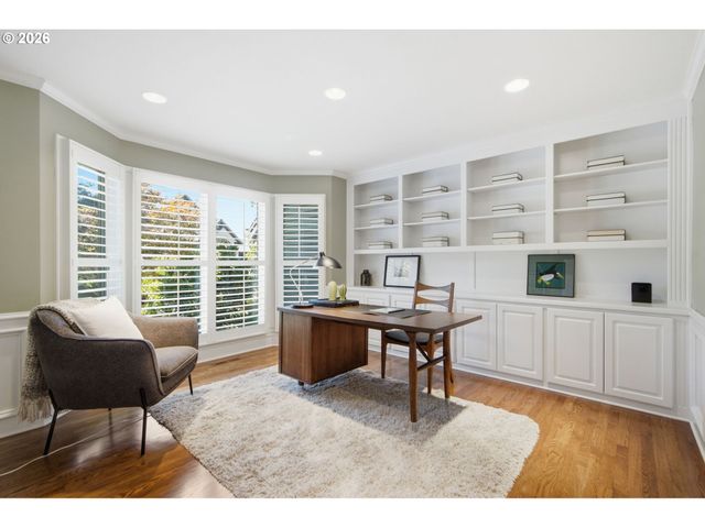 808 Sw REGENCY Ter, Portland, OR 97225