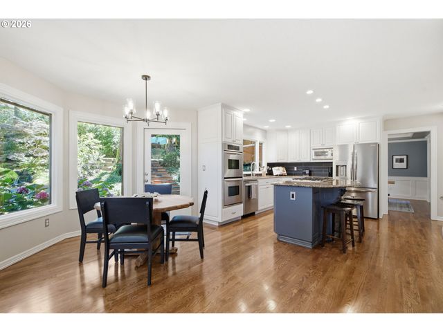 808 Sw REGENCY Ter, Portland, OR 97225