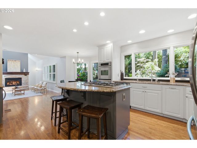 808 Sw REGENCY Ter, Portland, OR 97225