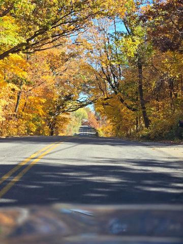 W4649 Hillcrest DRIVE, Fontana, WI 53125