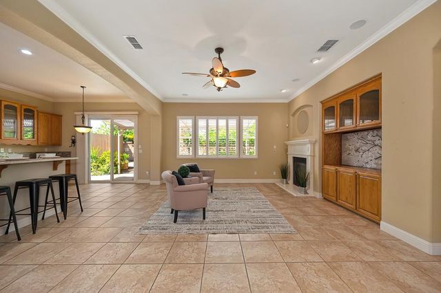 545 Porter Ct, Folsom, CA 95630